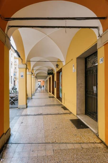Suite In Via Del Pratello Bologna Bagian luar foto