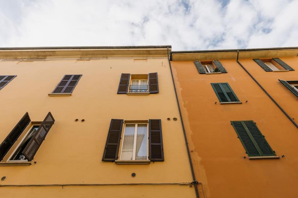 Suite In Via Del Pratello Bologna Bagian luar foto