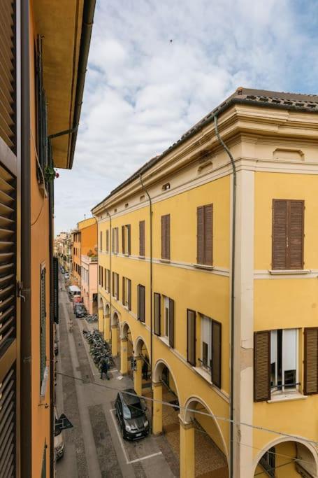 Suite In Via Del Pratello Bologna Bagian luar foto