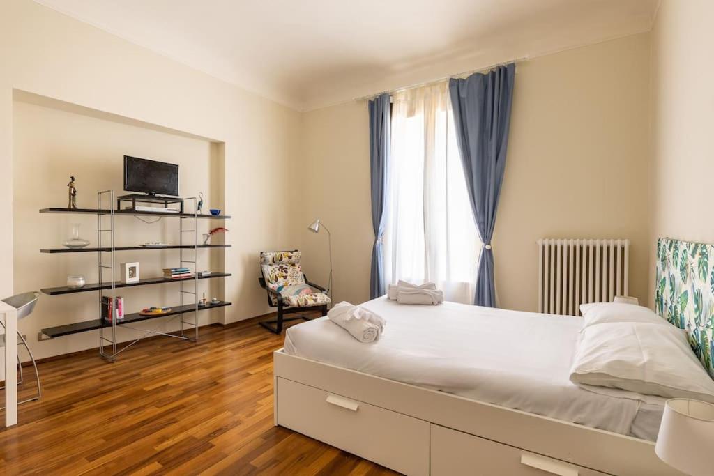 Suite In Via Del Pratello Bologna Bagian luar foto